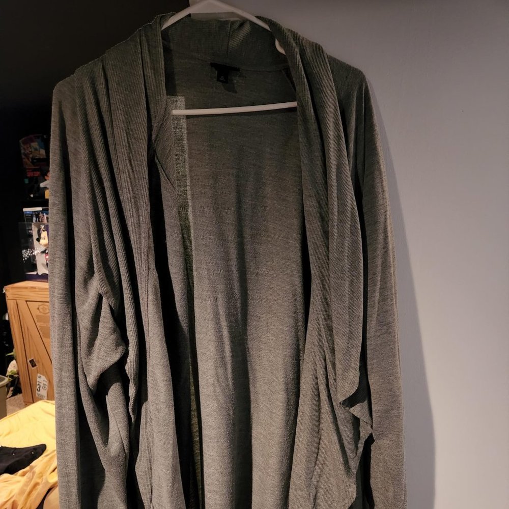 Torrid 5 Gray Cardigan with pockets and thumbholes